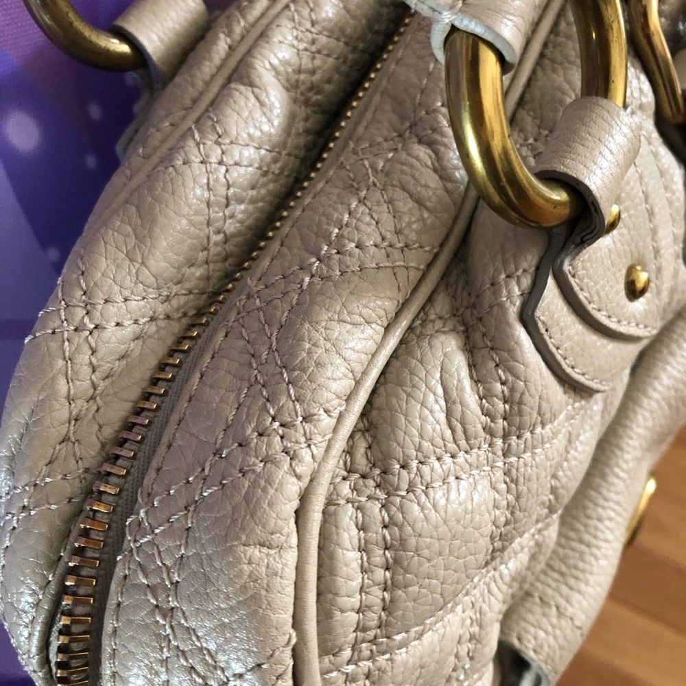 Marc Jacobs Gold and Cream Leather Clasp - Picture 12 of 15